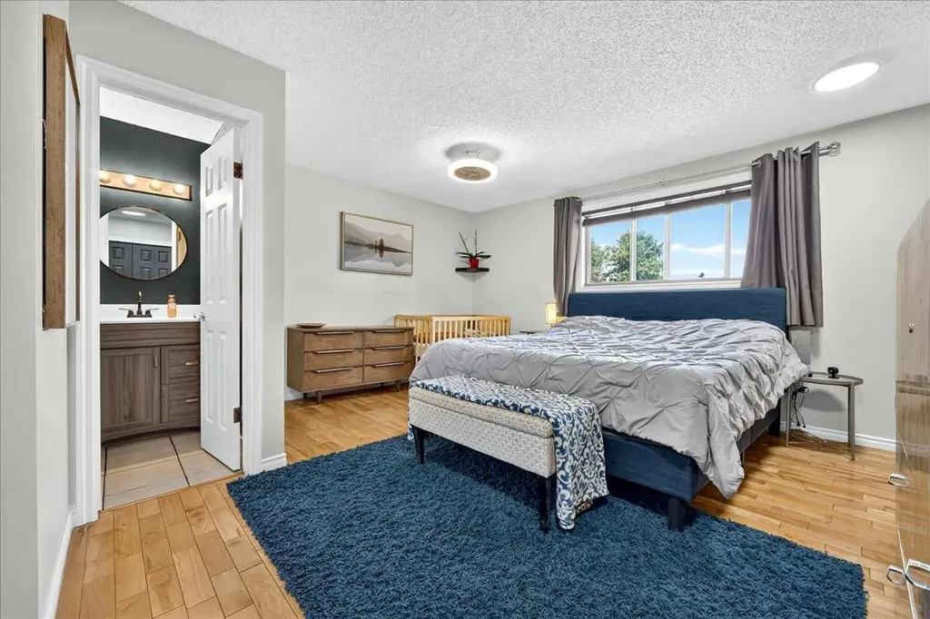 172 Whitehaven Road NE Calgary AB T1Y 6C7