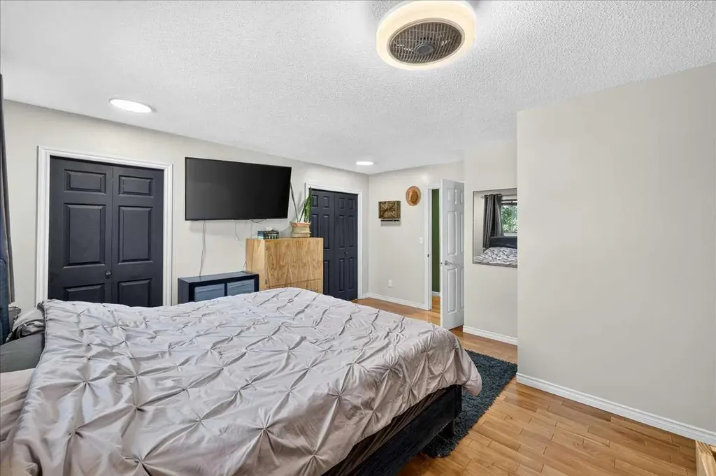 172 Whitehaven Road NE Calgary AB T1Y 6C7