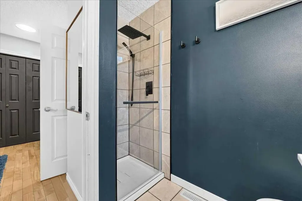 172 Whitehaven Road NE Calgary AB T1Y 6C7