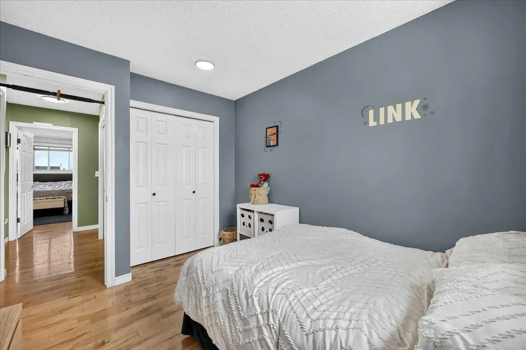 172 Whitehaven Road NE Calgary AB T1Y 6C7