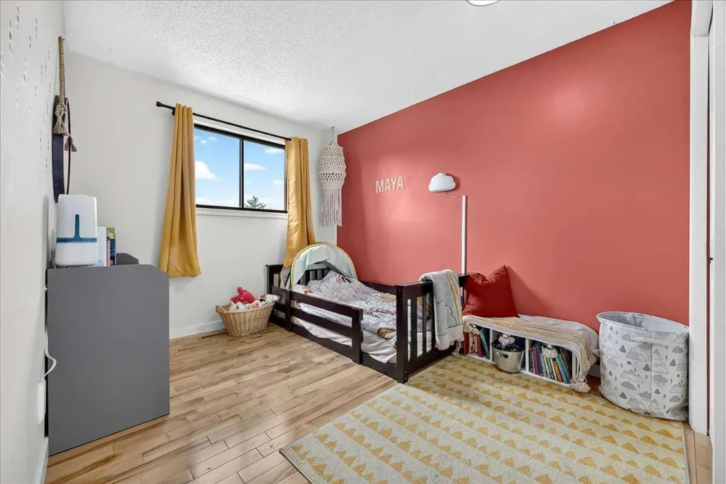 172 Whitehaven Road NE Calgary AB T1Y 6C7
