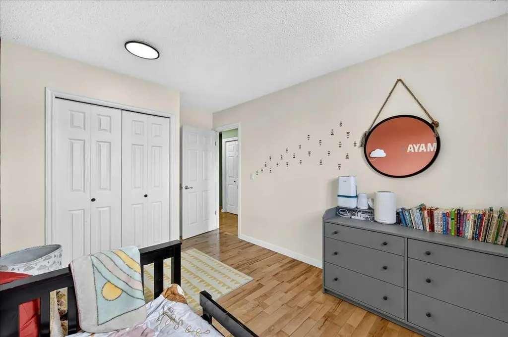 172 Whitehaven Road NE Calgary AB T1Y 6C7