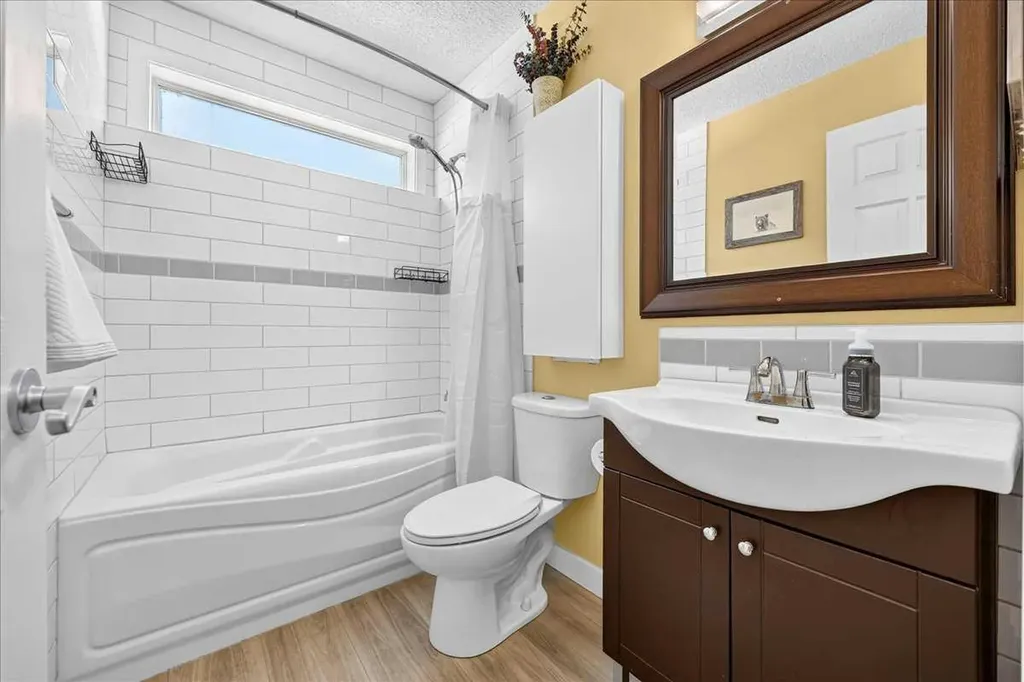 172 Whitehaven Road NE Calgary AB T1Y 6C7