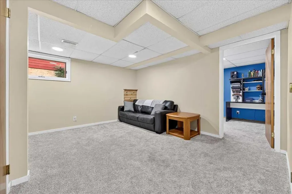 172 Whitehaven Road NE Calgary AB T1Y 6C7
