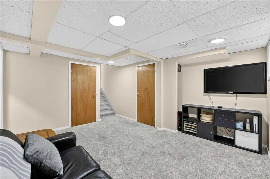 172 Whitehaven Road NE Calgary AB T1Y 6C7