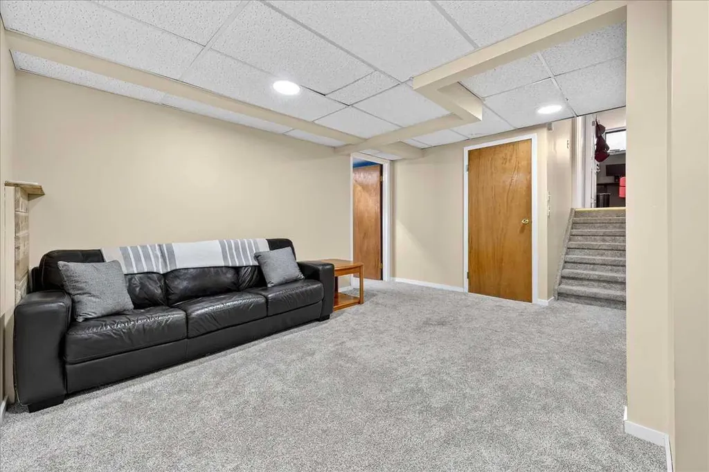 172 Whitehaven Road NE Calgary AB T1Y 6C7
