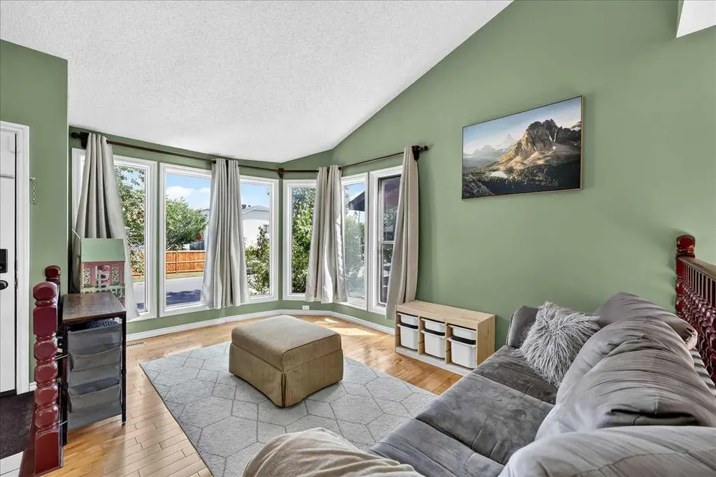172 Whitehaven Road NE Calgary AB T1Y 6C7