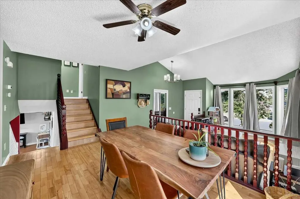 172 Whitehaven Road NE Calgary AB T1Y 6C7