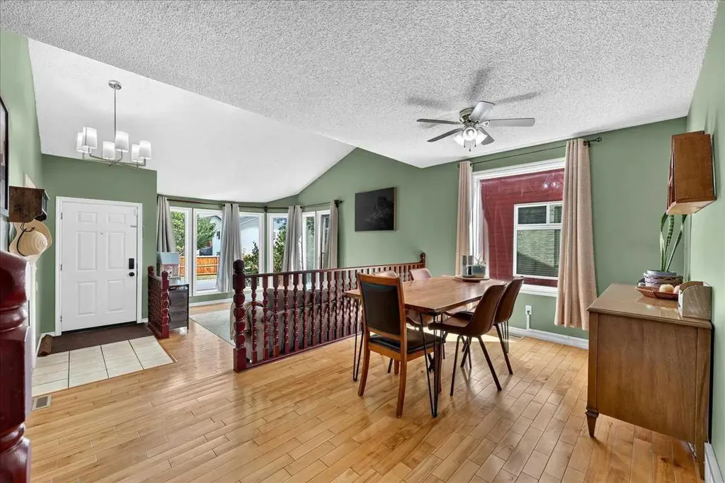 172 Whitehaven Road NE Calgary AB T1Y 6C7