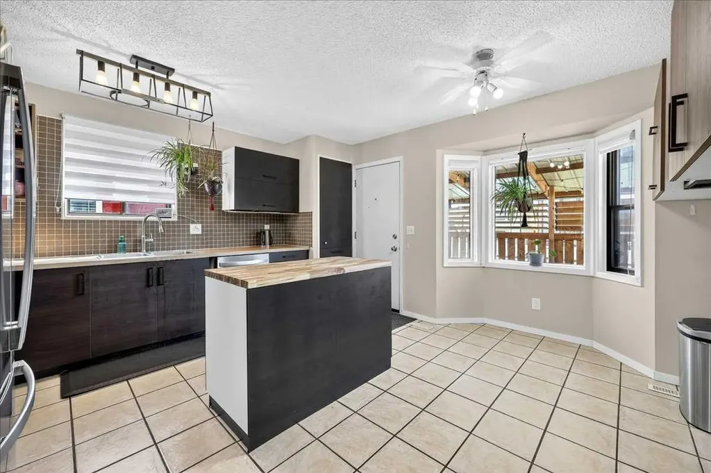 172 Whitehaven Road NE Calgary AB T1Y 6C7