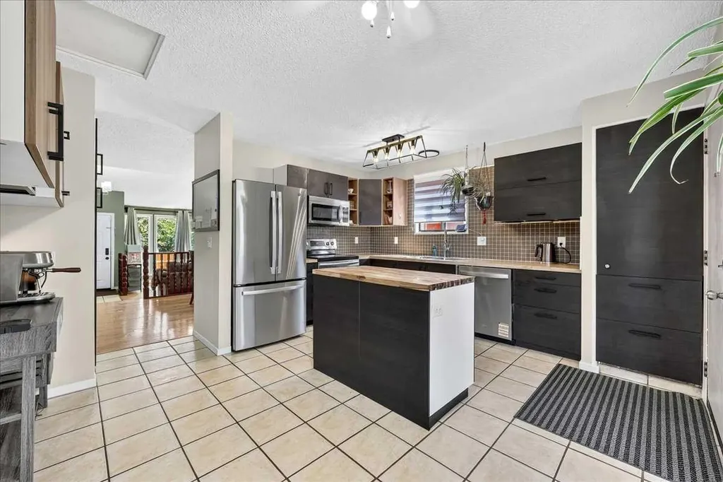 172 Whitehaven Road NE Calgary AB T1Y 6C7