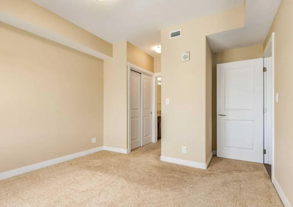 32 Varsity Estates Circle NW Calgary AB T3A 2Y1