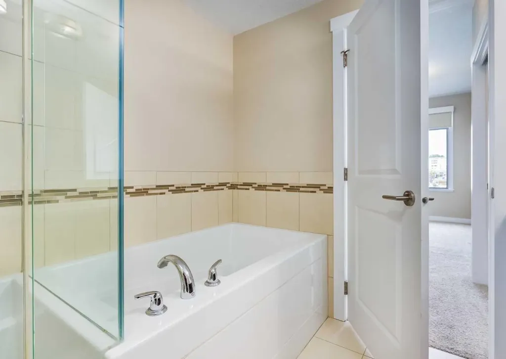 32 Varsity Estates Circle NW Calgary AB T3A 2Y1