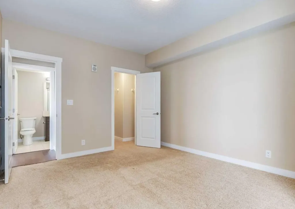 32 Varsity Estates Circle NW Calgary AB T3A 2Y1