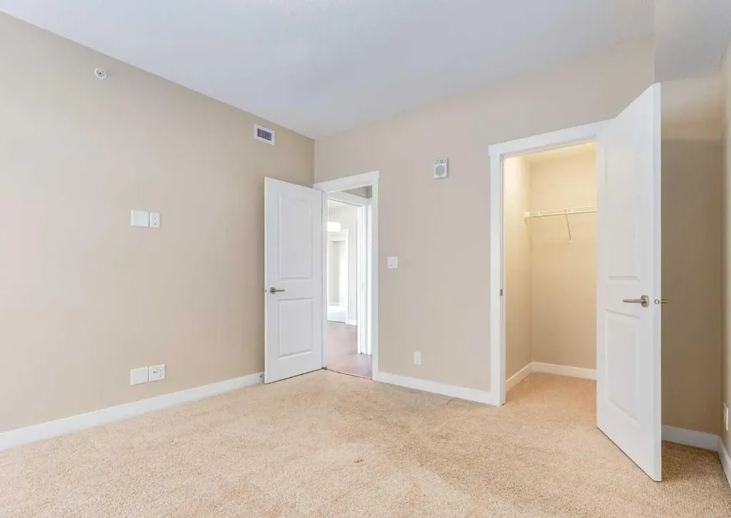 32 Varsity Estates Circle NW Calgary AB T3A 2Y1