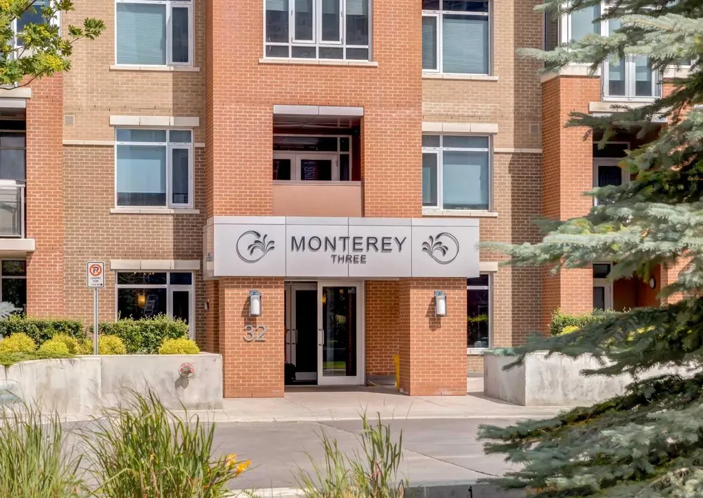32 Varsity Estates Circle NW Calgary AB T3A 2Y1