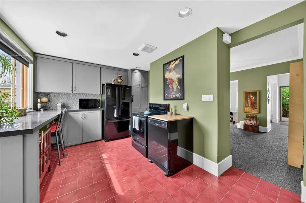 2410 16 Street Street SW Calgary AB T2T 4E8