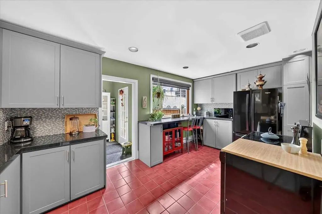 2410 16 Street Street SW Calgary AB T2T 4E8