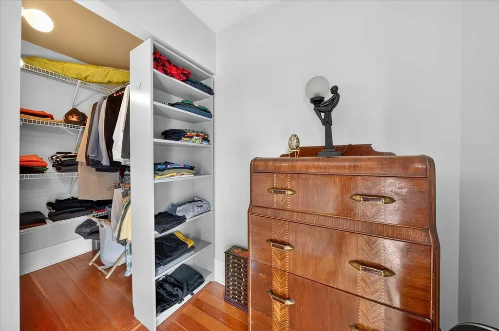 2410 16 Street Street SW Calgary AB T2T 4E8