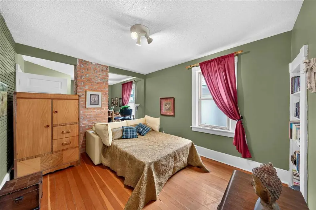 2410 16 Street SW Calgary AB T2T 4E8