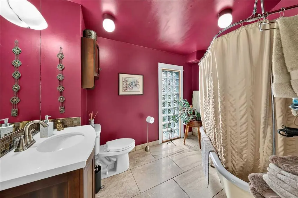 2410 16 Street Street SW Calgary AB T2T 4E8