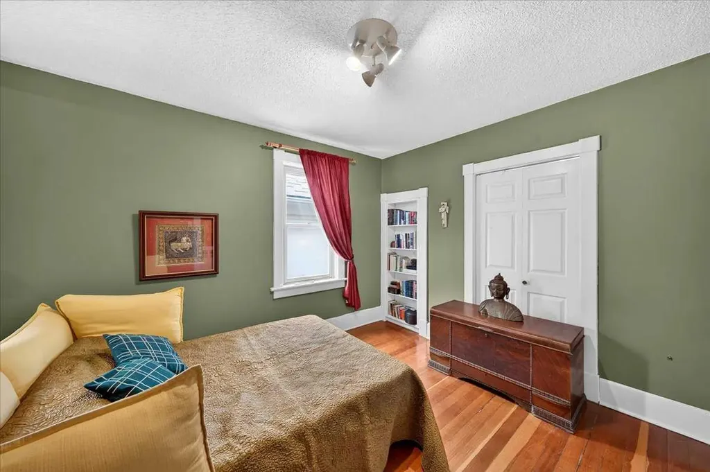 2410 16 Street SW Calgary AB T2T 4E8