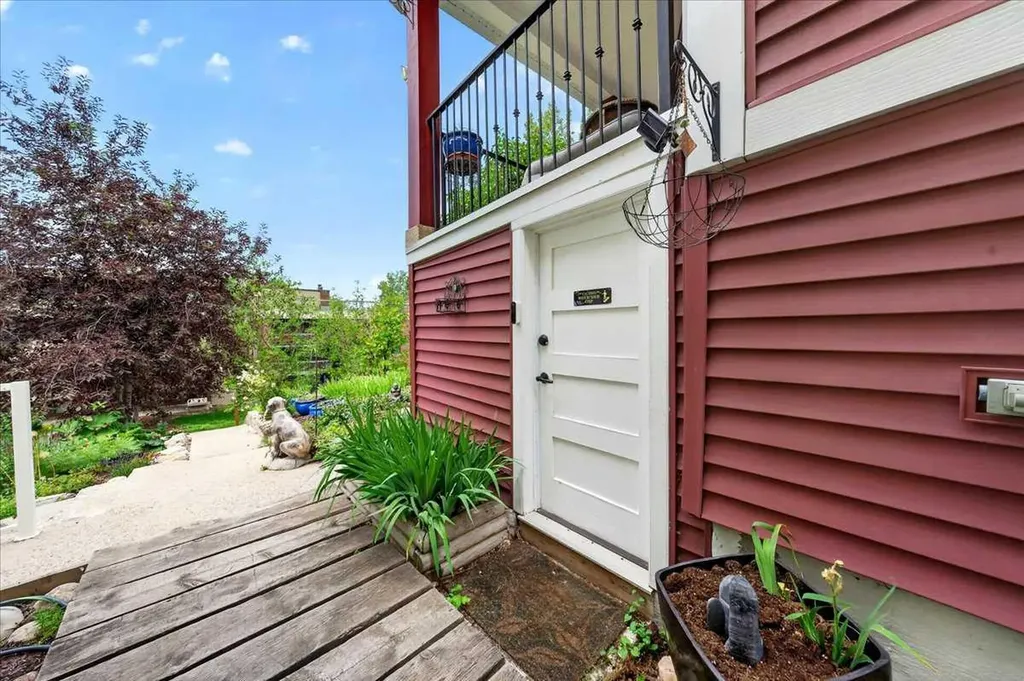 2410 16 Street Street SW Calgary AB T2T 4E8
