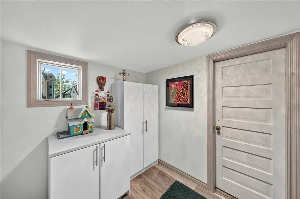 2410 16 Street Street SW Calgary AB T2T 4E8