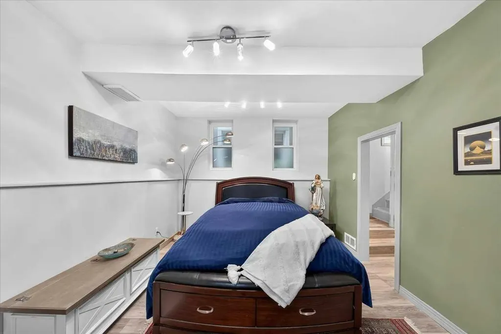 2410 16 Street Street SW Calgary AB T2T 4E8