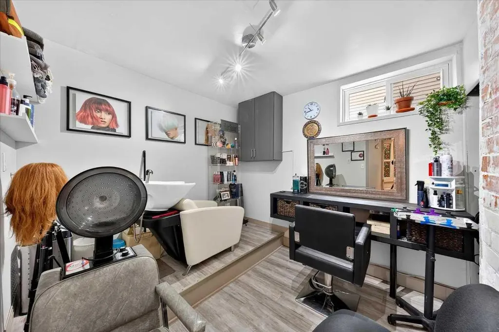 2410 16 Street Street SW Calgary AB T2T 4E8