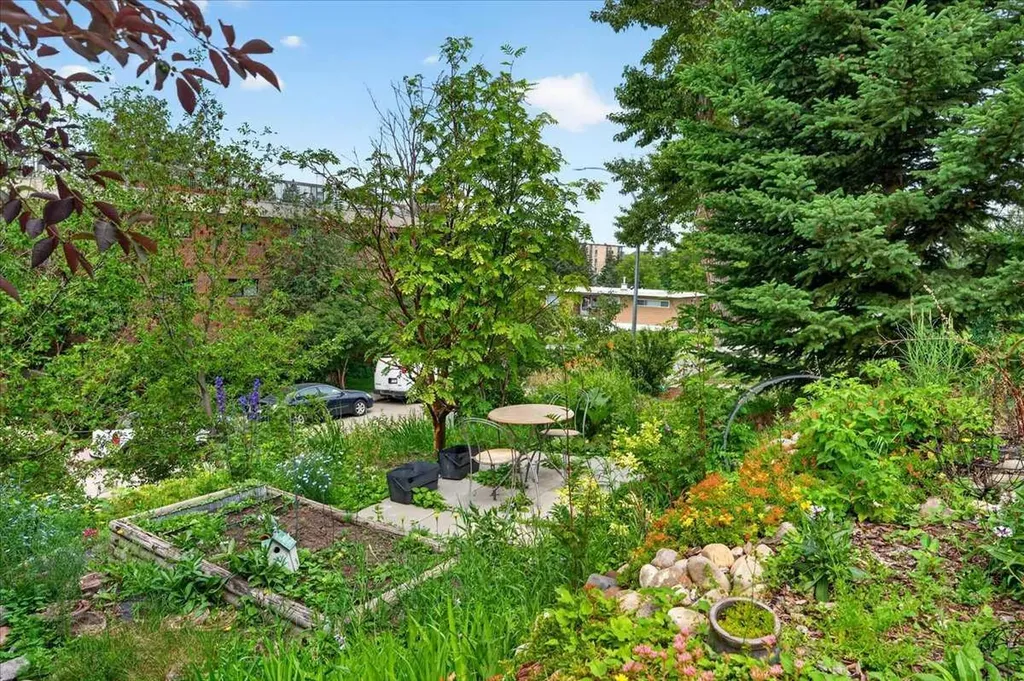 2410 16 Street SW Calgary AB T2T 4E8