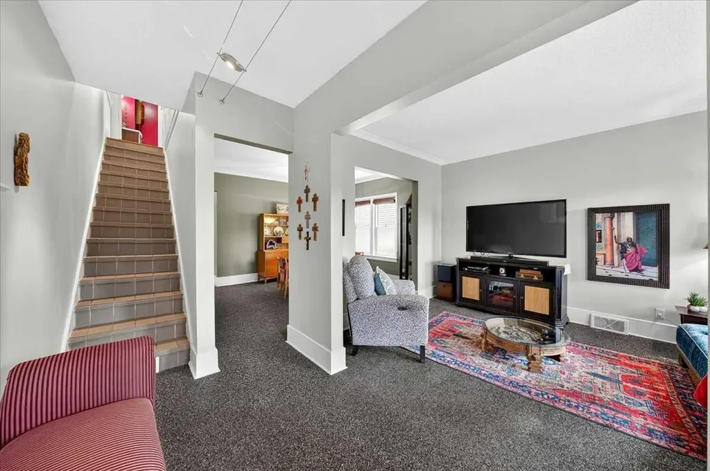 2410 16 Street Street SW Calgary AB T2T 4E8