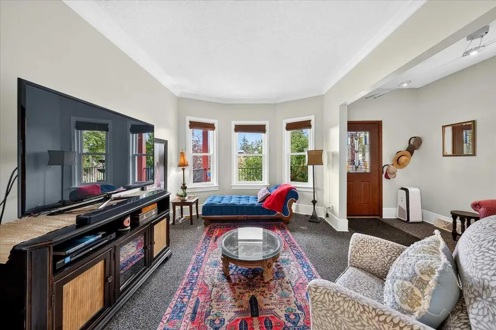 2410 16 Street Street SW Calgary AB T2T 4E8