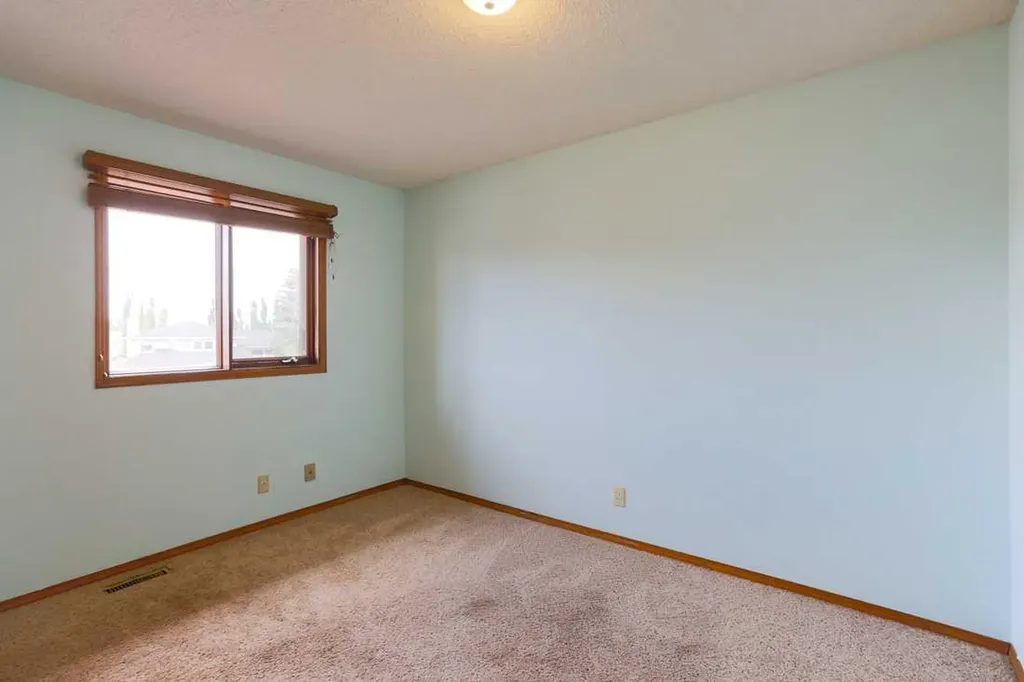89 Athabasca Crescent Crossfield AB T0M 0S0