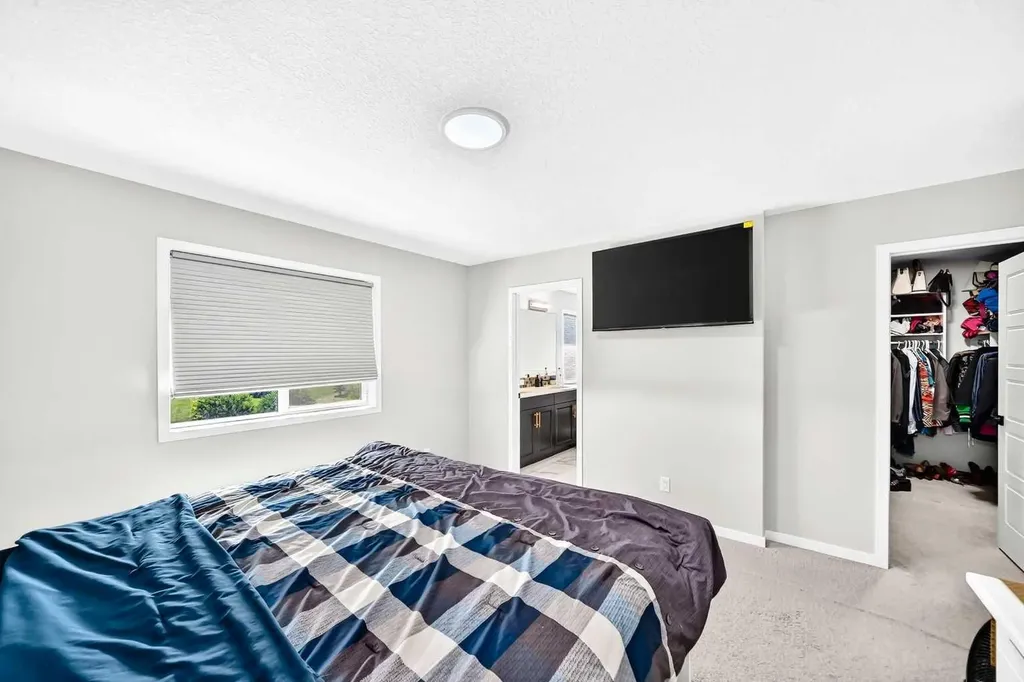 241 Sage Bluff Rise NW Calgary AB T3R 1W2