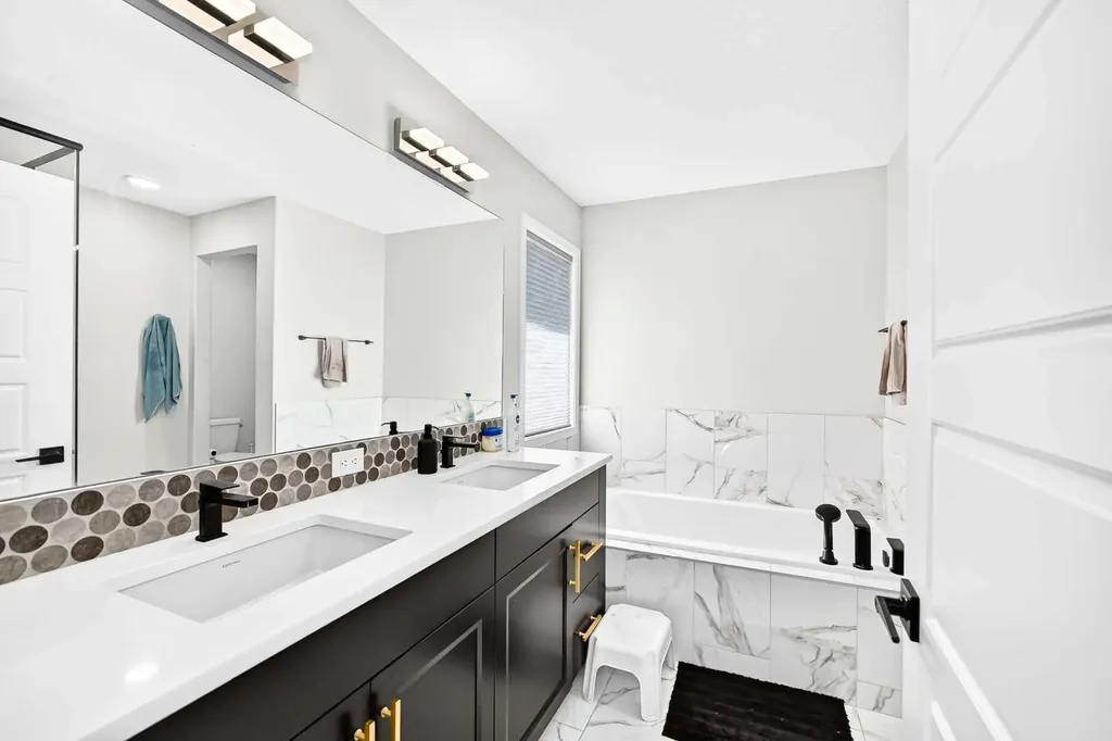 241 Sage Bluff Rise NW Calgary AB T3R 1W2