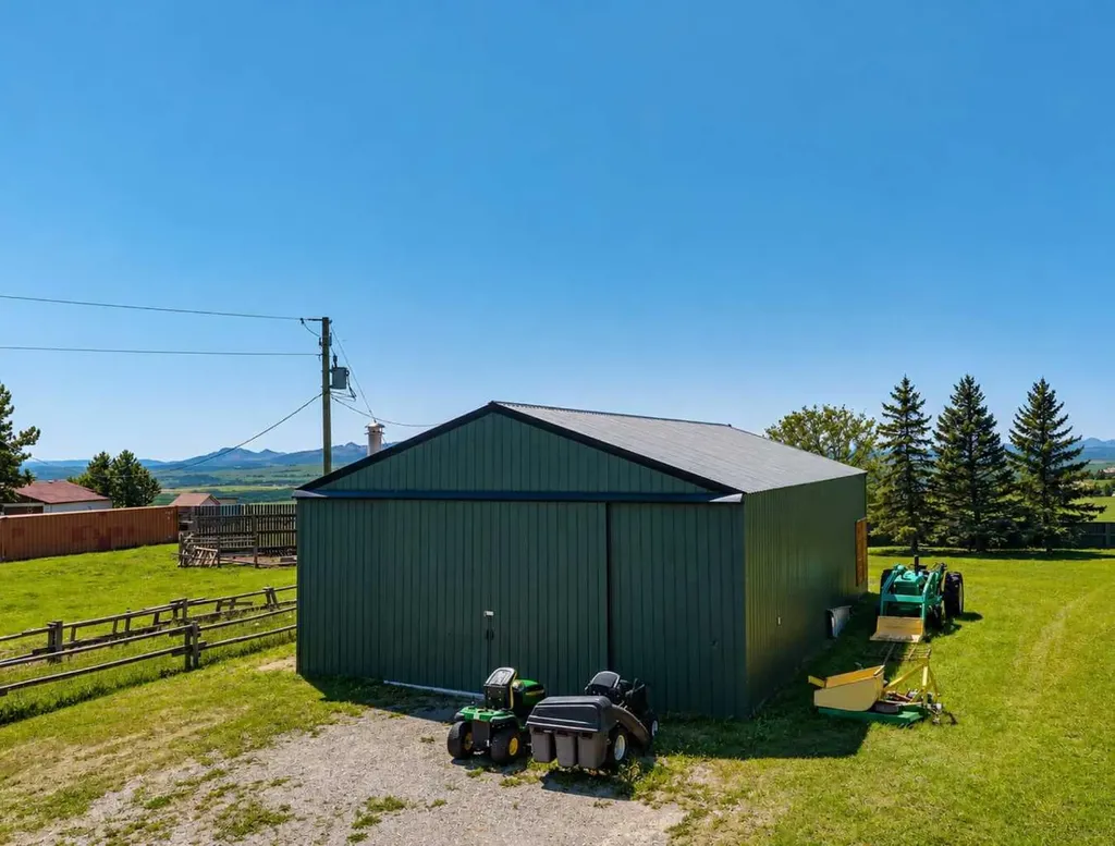 260097 Mountain Ridge Place Rural Rocky View County AB T4C 2Y1