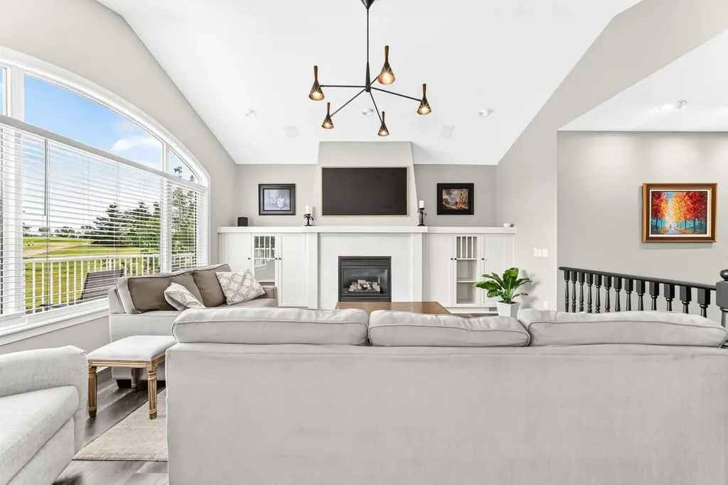 39 Ravine Drive Heritage Pointe AB T1S 4H3