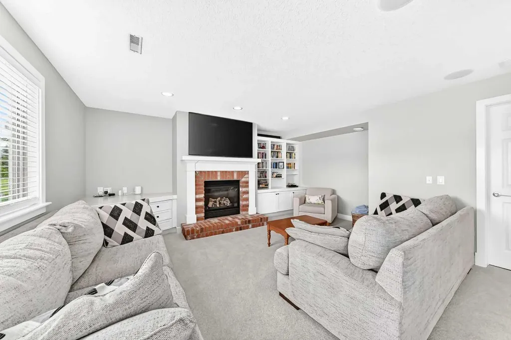 39 Ravine Drive Heritage Pointe AB T1S 4H3