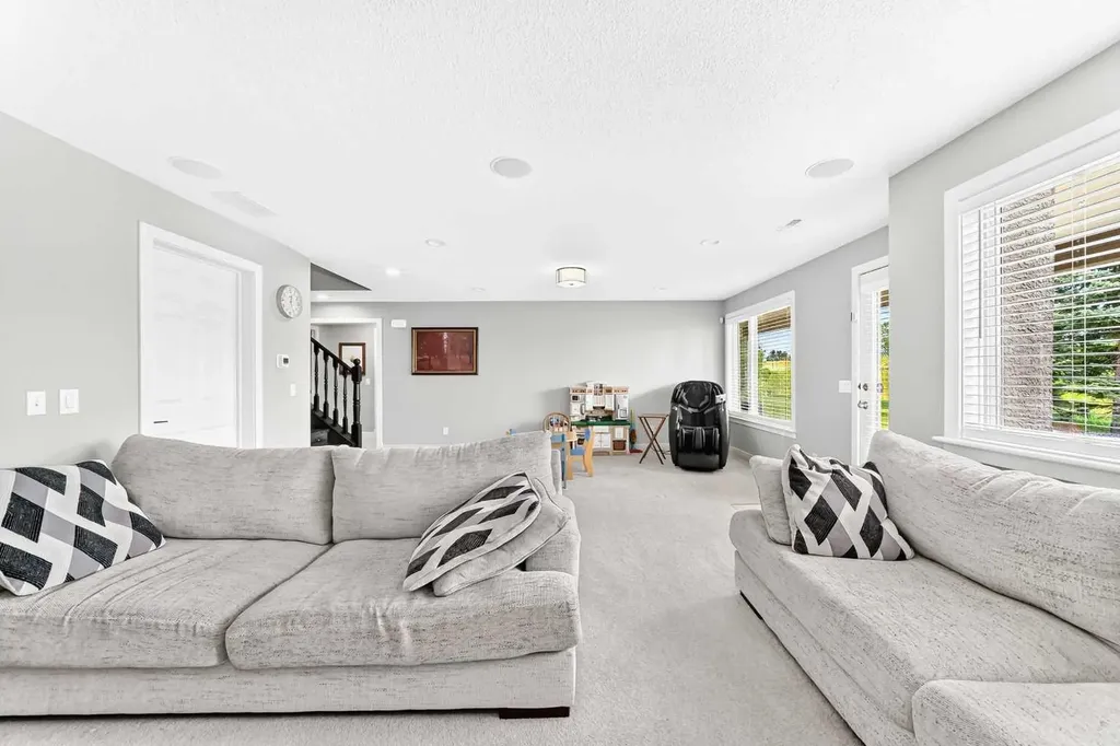 39 Ravine Drive Heritage Pointe AB T1S 4H3