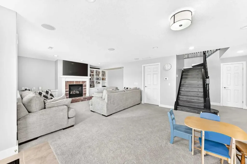 39 Ravine Drive Heritage Pointe AB T1S 4H3