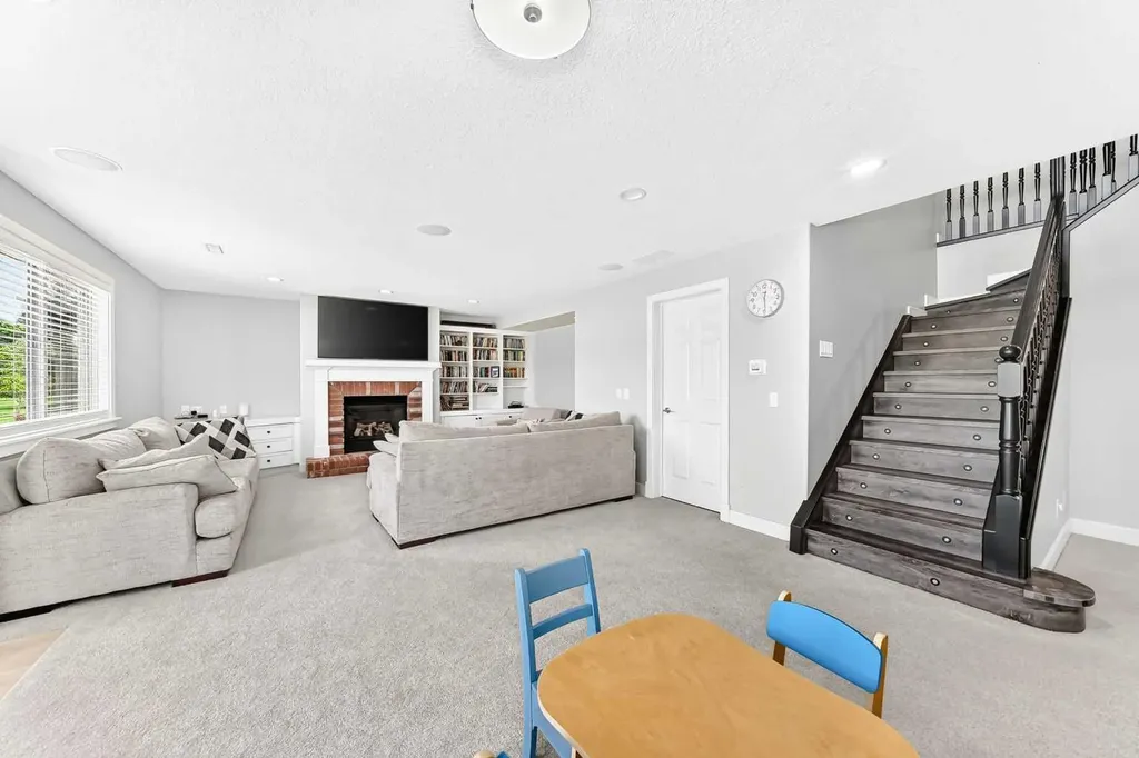 39 Ravine Drive Heritage Pointe AB T1S 4H3