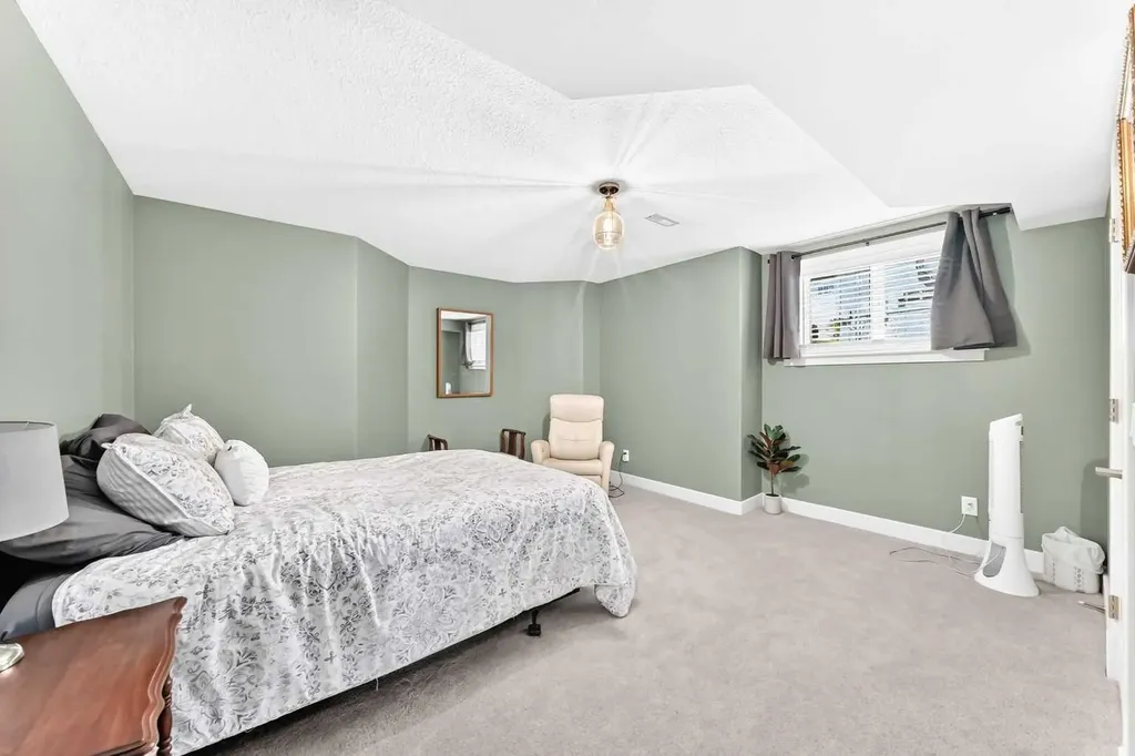 39 Ravine Drive Heritage Pointe AB T1S 4H3