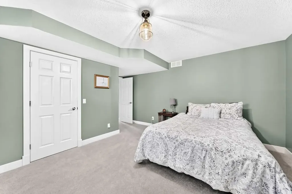 39 Ravine Drive Heritage Pointe AB T1S 4H3