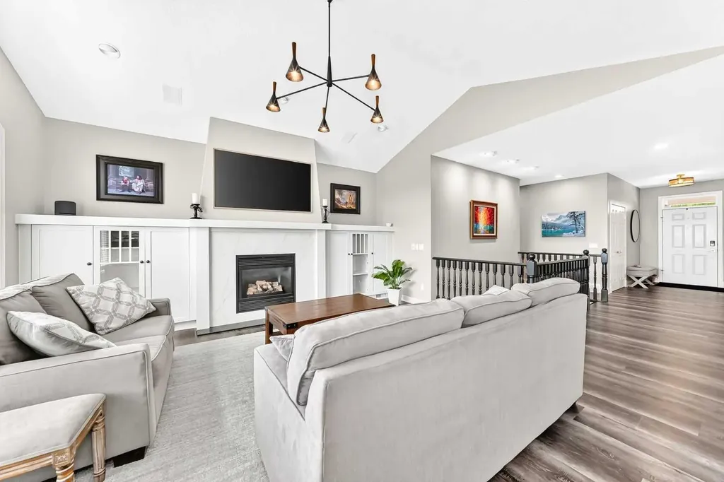 39 Ravine Drive Heritage Pointe AB T1S 4H3