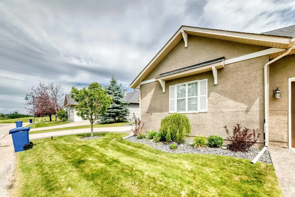 39 Ravine Drive Heritage Pointe AB T1S 4H3