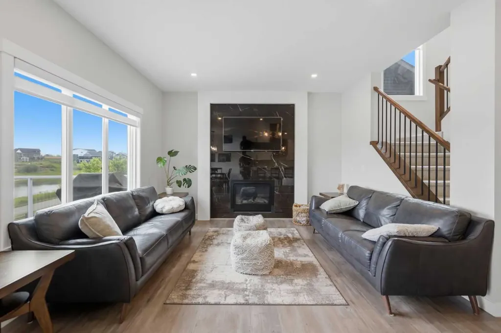 20 Highwood Drive Okotoks AB T1S5S3