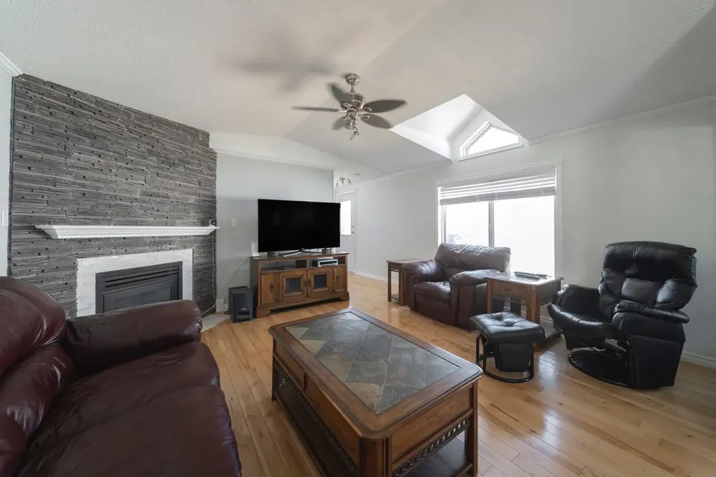 179 Grant Way Fort Mcmurray AB T9H 5J3