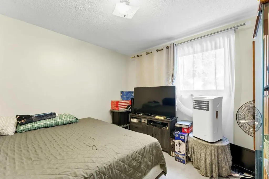 662/664 1 Street SW Medicine Hat AB T1A 3Z4