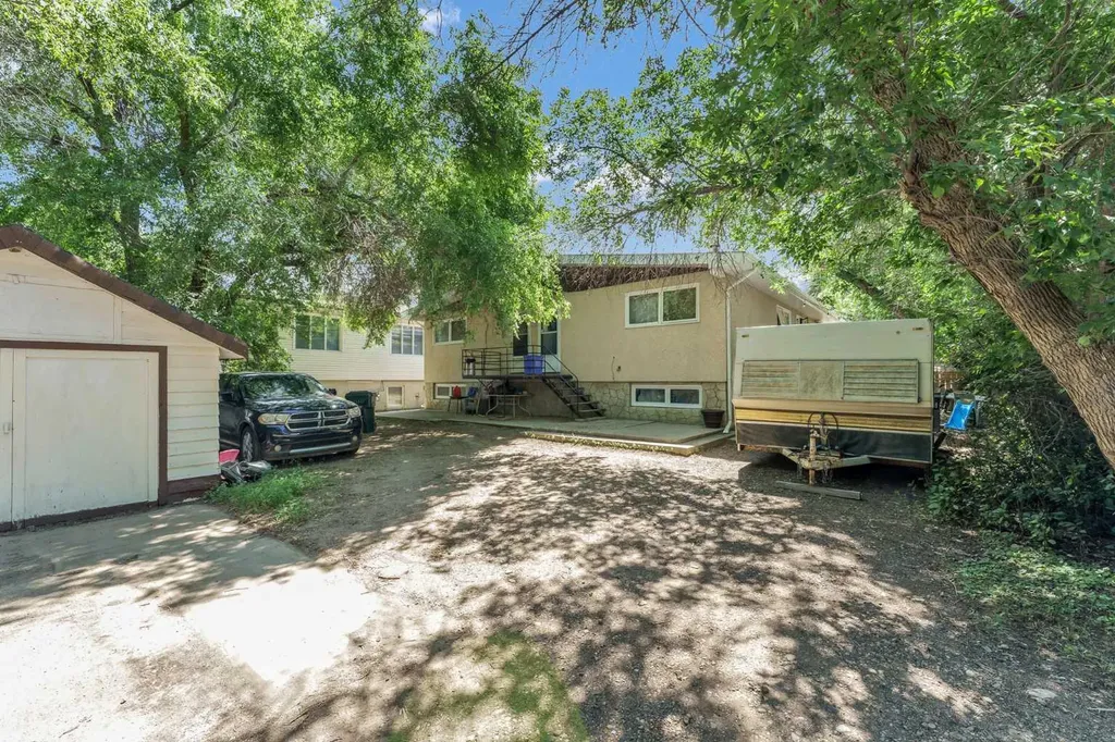 662/664 1 Street SW Medicine Hat AB T1A 3Z4